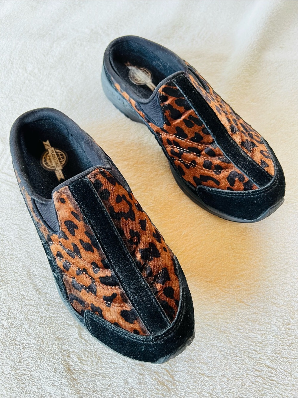 EASY SPIRIT TRAVELTIME CLOGS BLACK VELVET LEOPARD PRINT SIZE 6.5